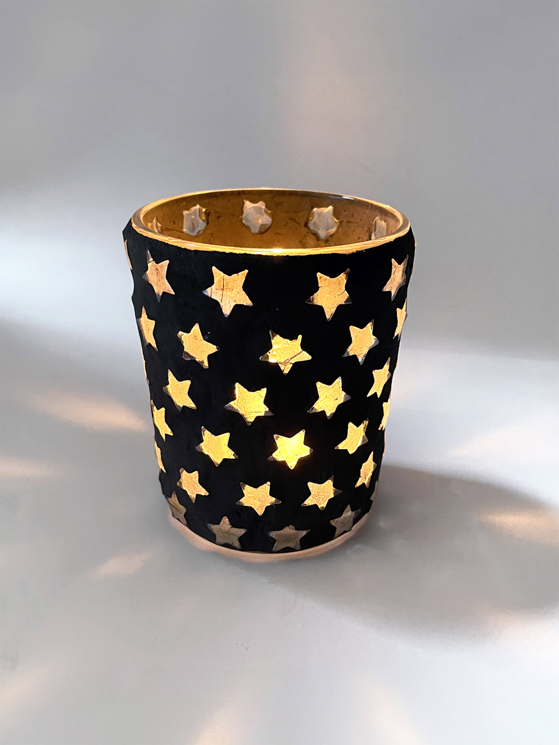 Fyrfadslys keramisk materiale "Black Stars"