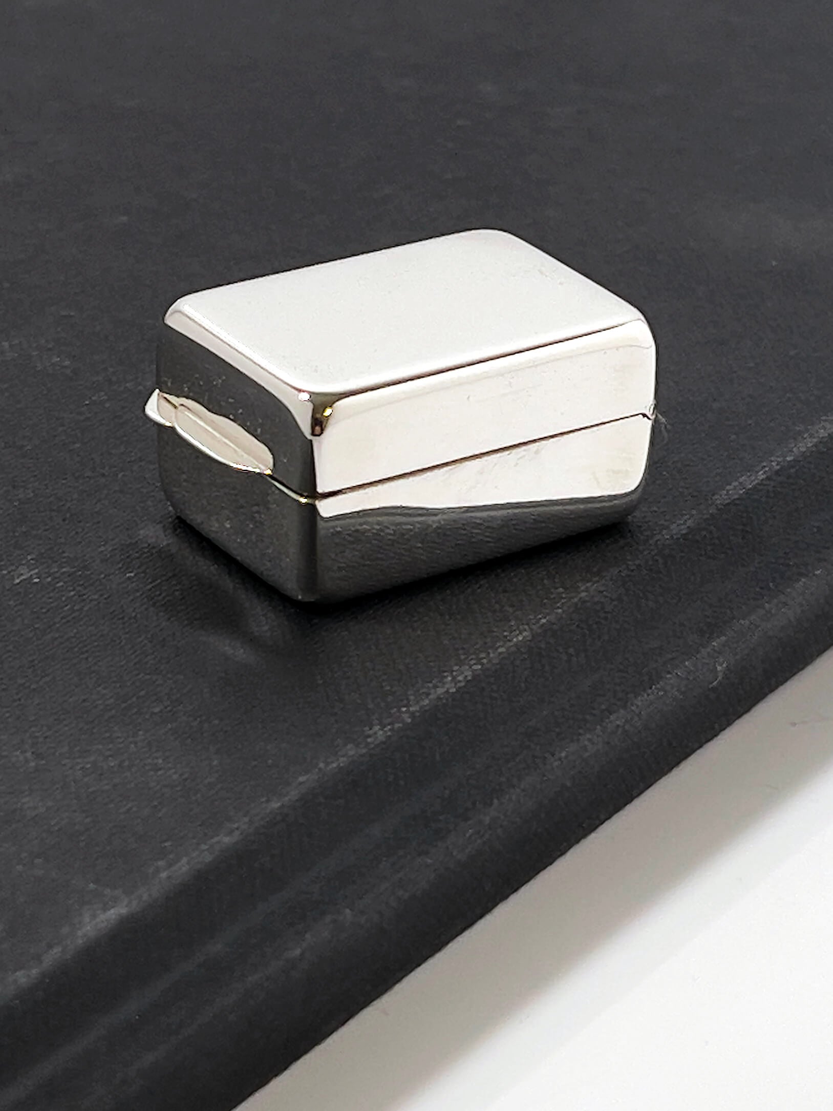 Pilleæsker i sølv "Scarlet"