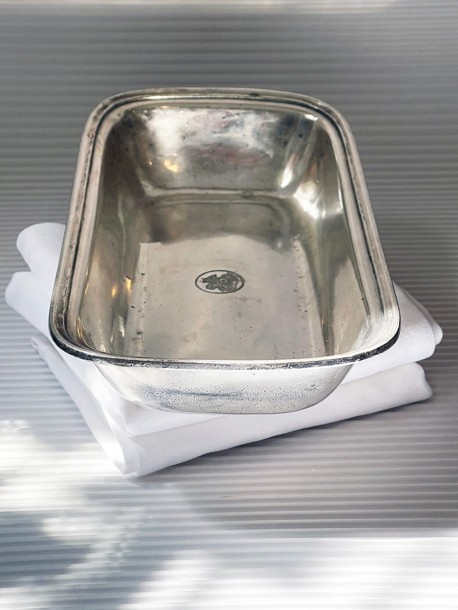 Second hand fad i sølvplet, vintage "The St. George, Brooklyn"